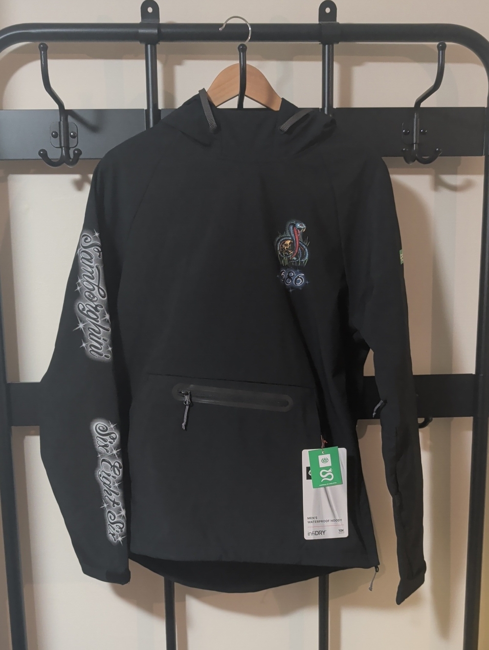 686 Black Pullover Ski Jacket with Embroidered Graphic
